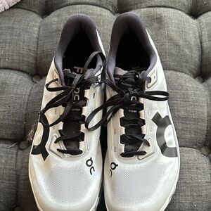 On Running Black and White Cloudmonster Hyper